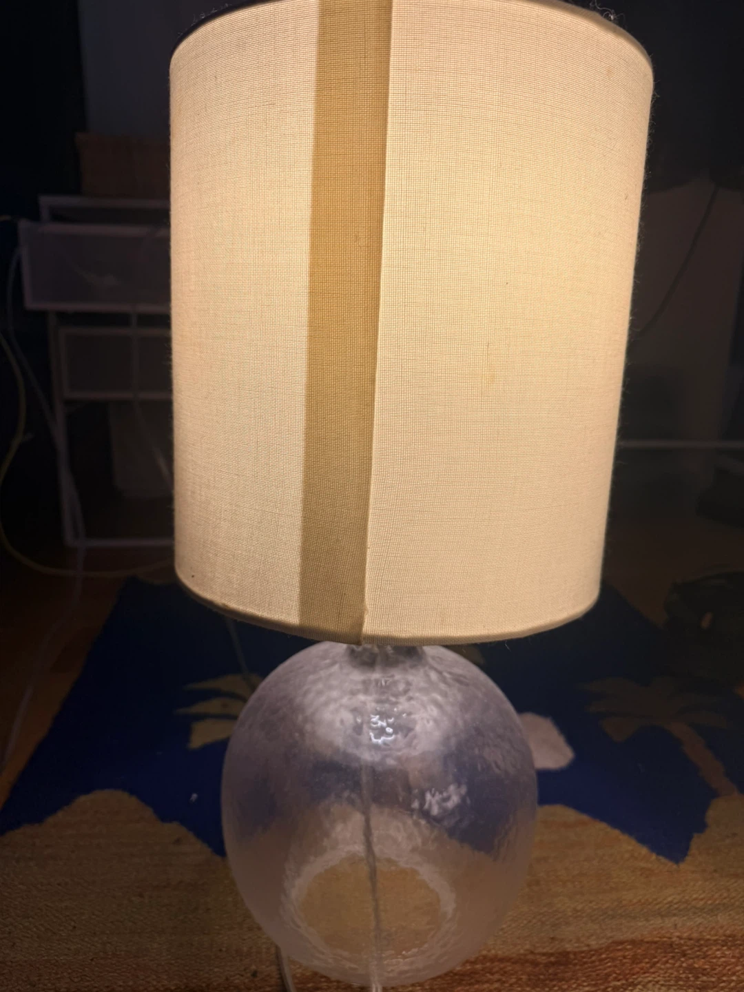 Set of 2 clear glass base table lamps with beige shades - photo 4