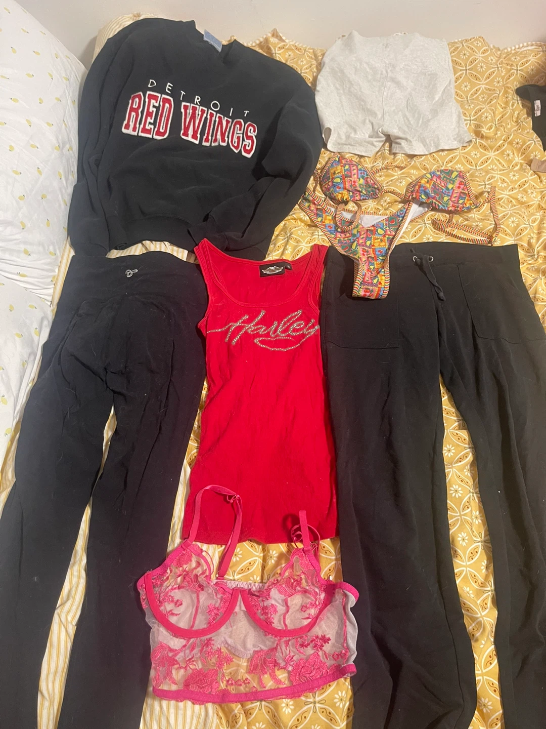 Clothing and miscellaneous - photo 2