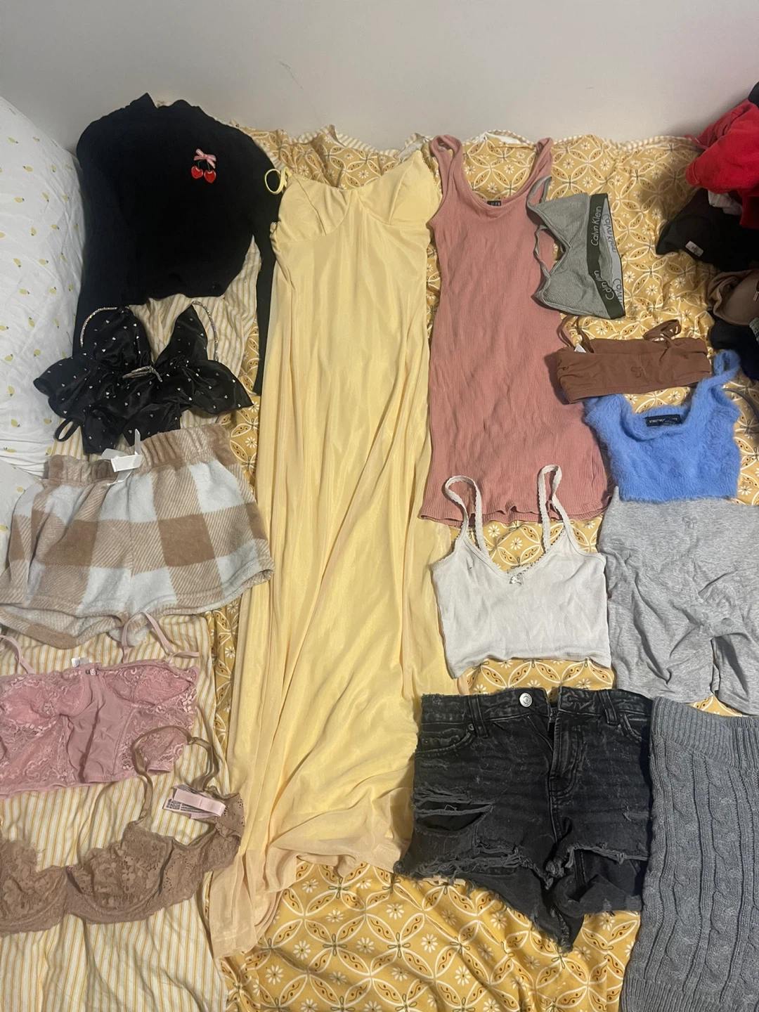 Clothing and miscellaneous - photo 4