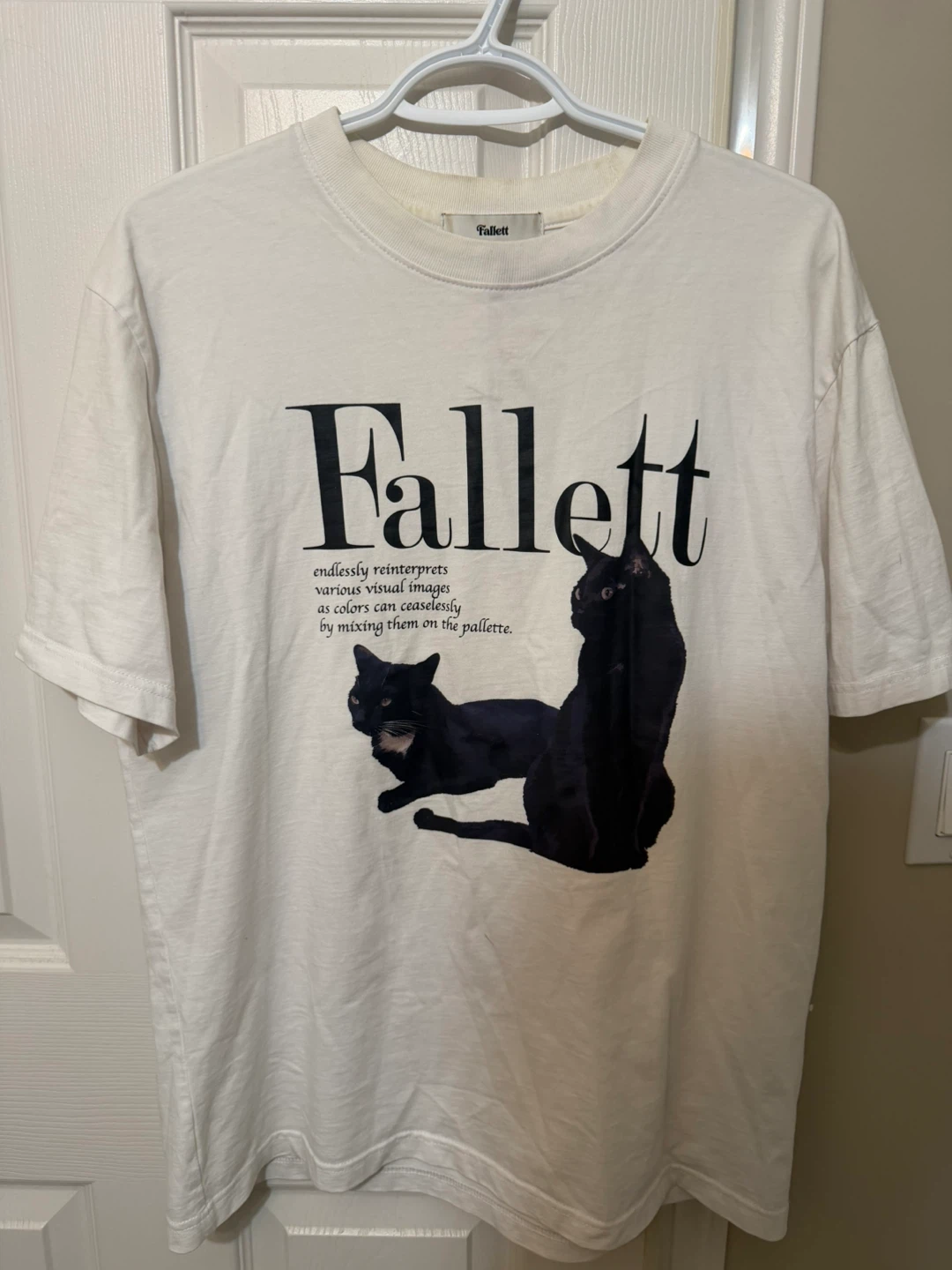Fallett T-Shirt with Black Cats Graphic