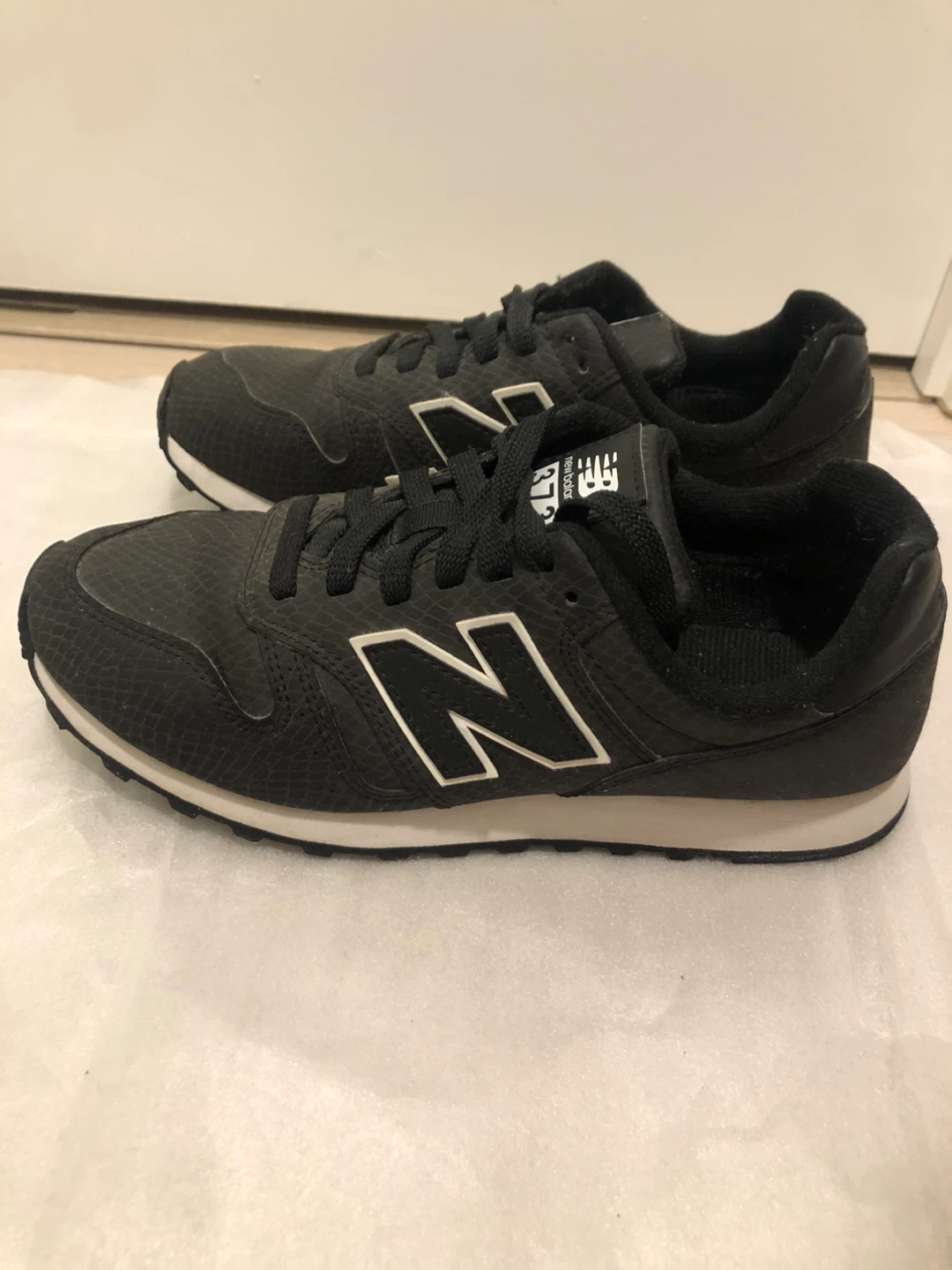 New Balance Leather Sneakers-6.5 Women’s