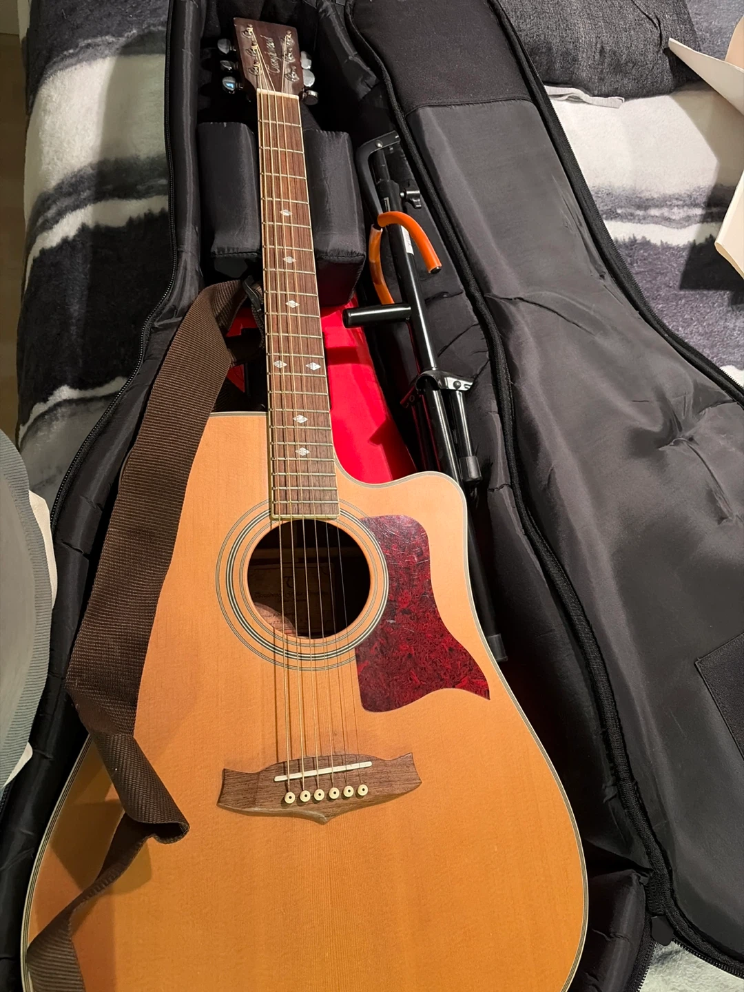 Tanglewood Acoustic Guitar with Gig Bag and Stand