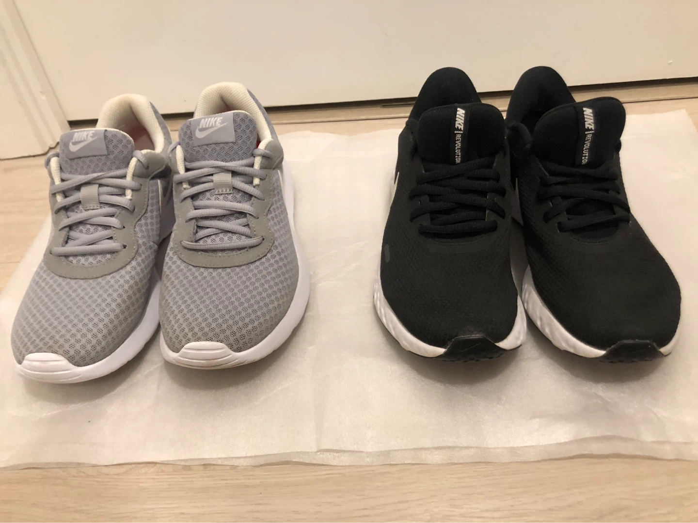 Women’s Nike Sneakers - photo 2