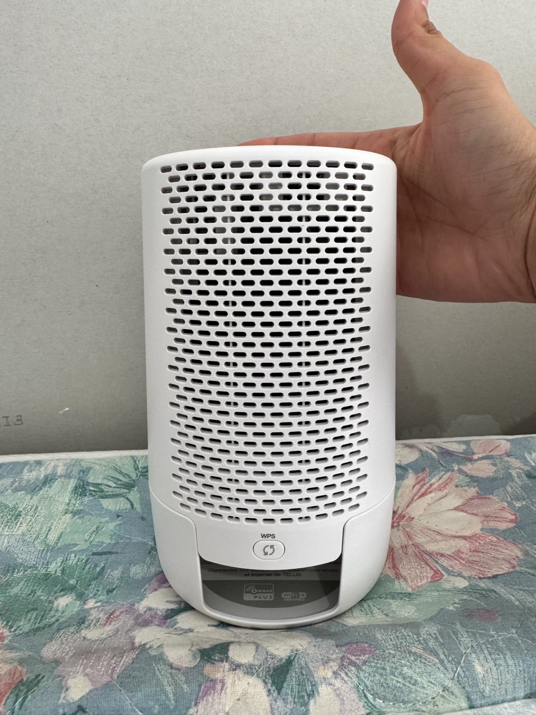 Telus router- Brand New - photo 2