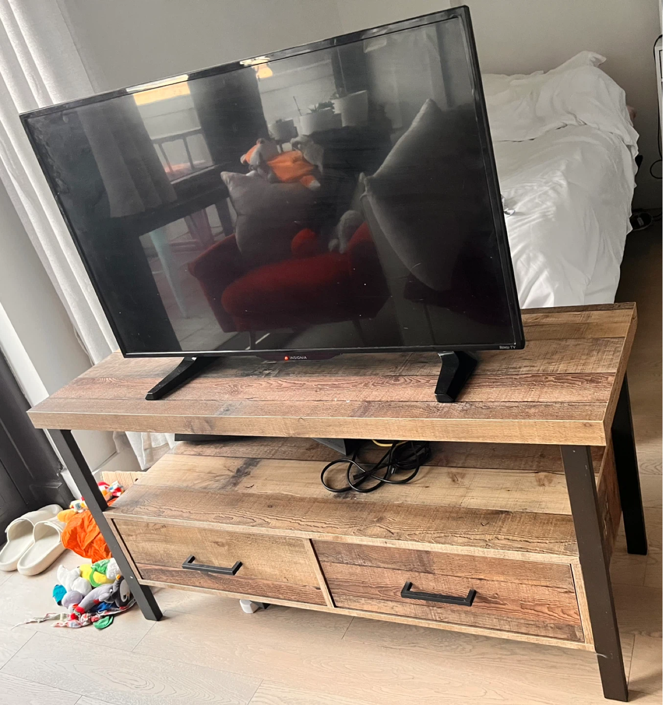 TV Stand with Insignia Roku TV