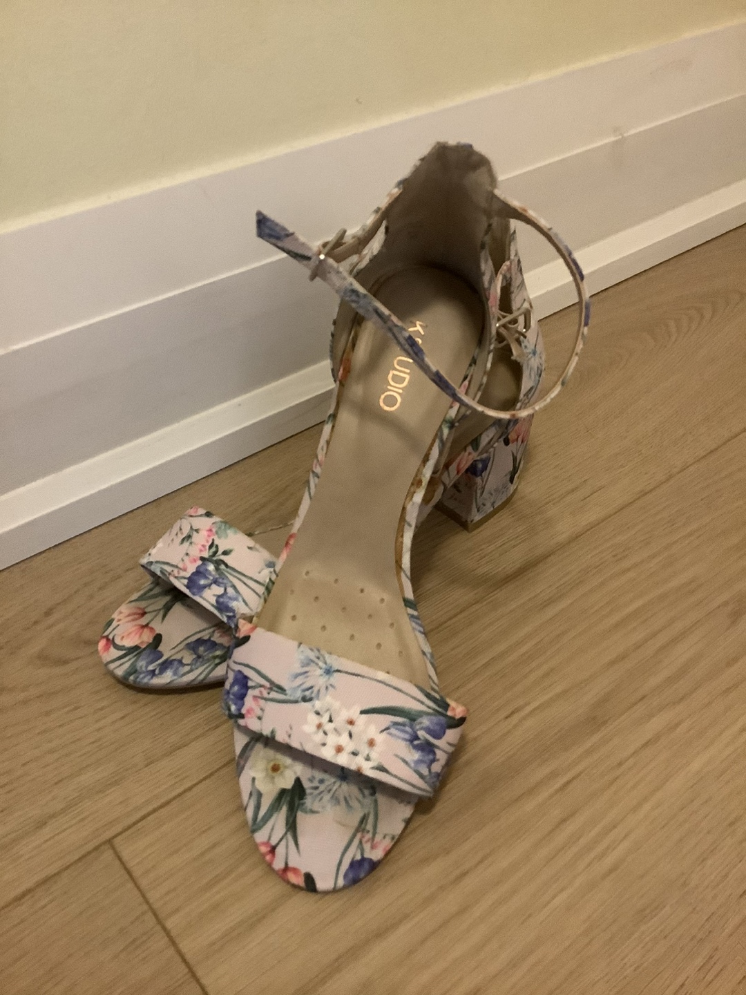 Floral Block Heel Sandals size 6