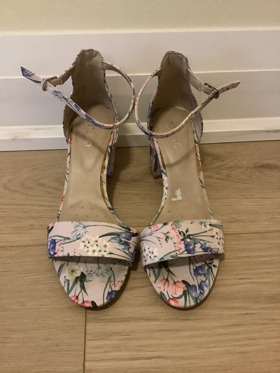 Floral Block Heel Sandals size 6 - photo 3