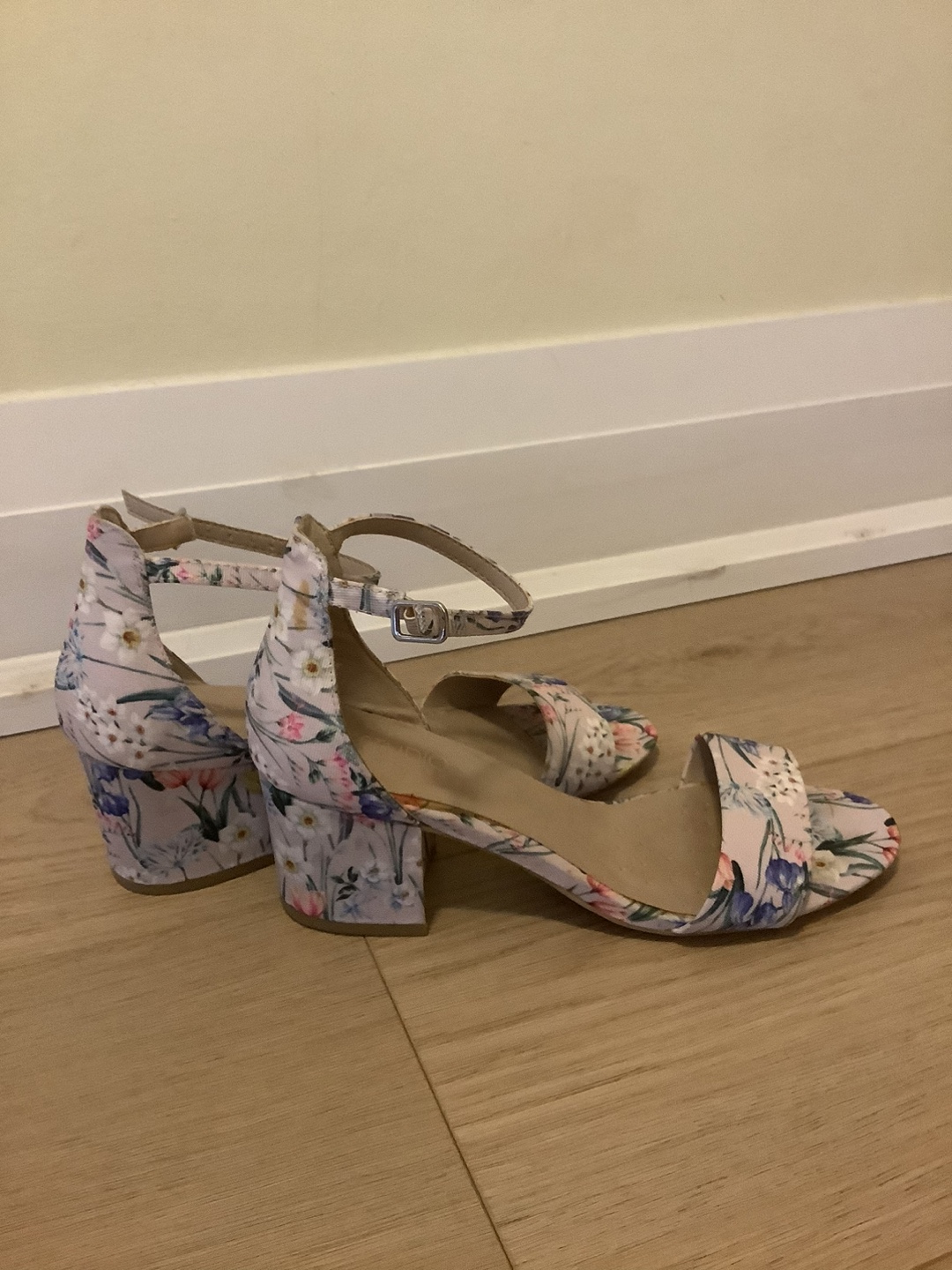 Floral Block Heel Sandals size 6 - photo 2