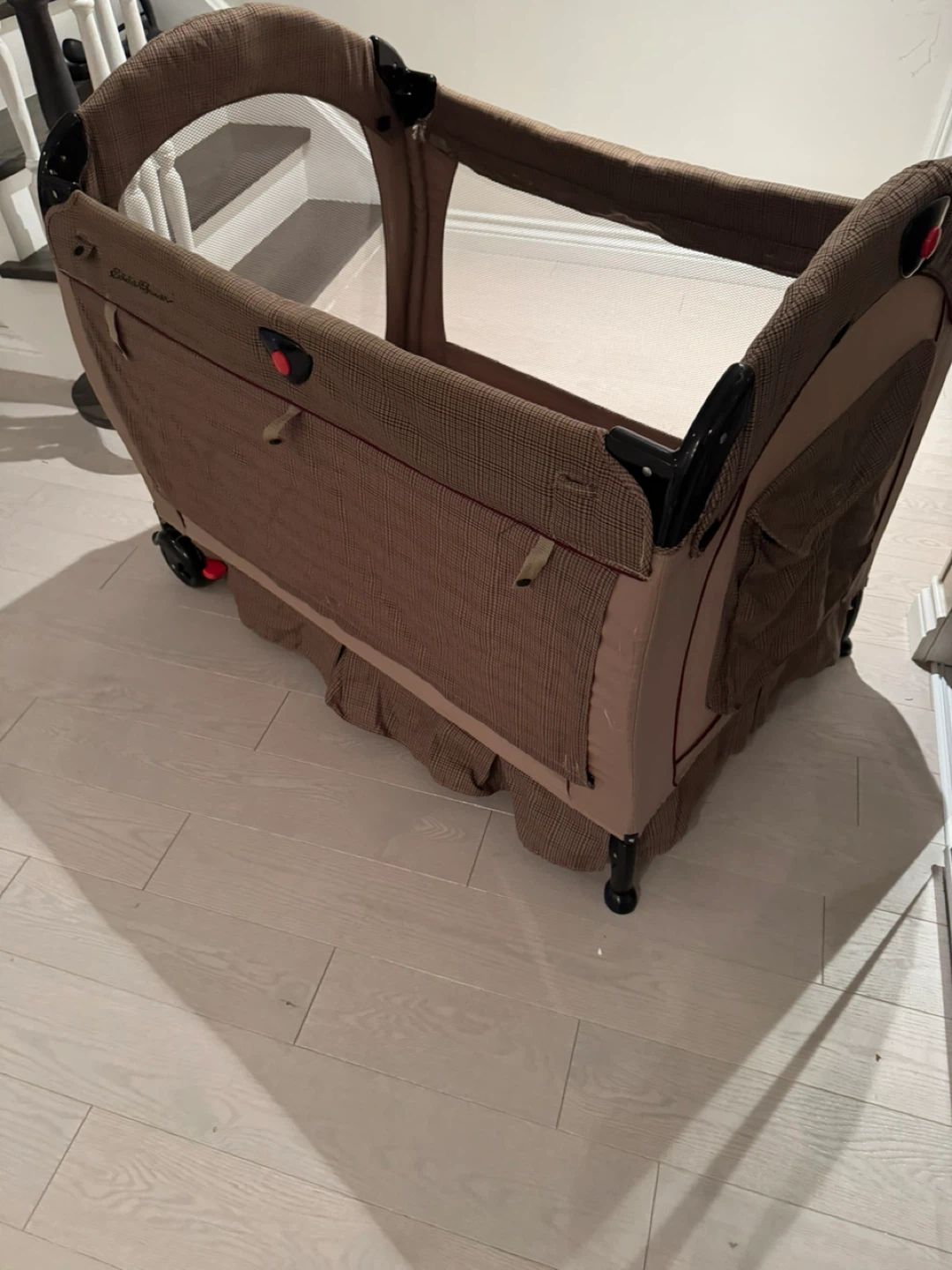 Eddie Bauer playpen - photo 5