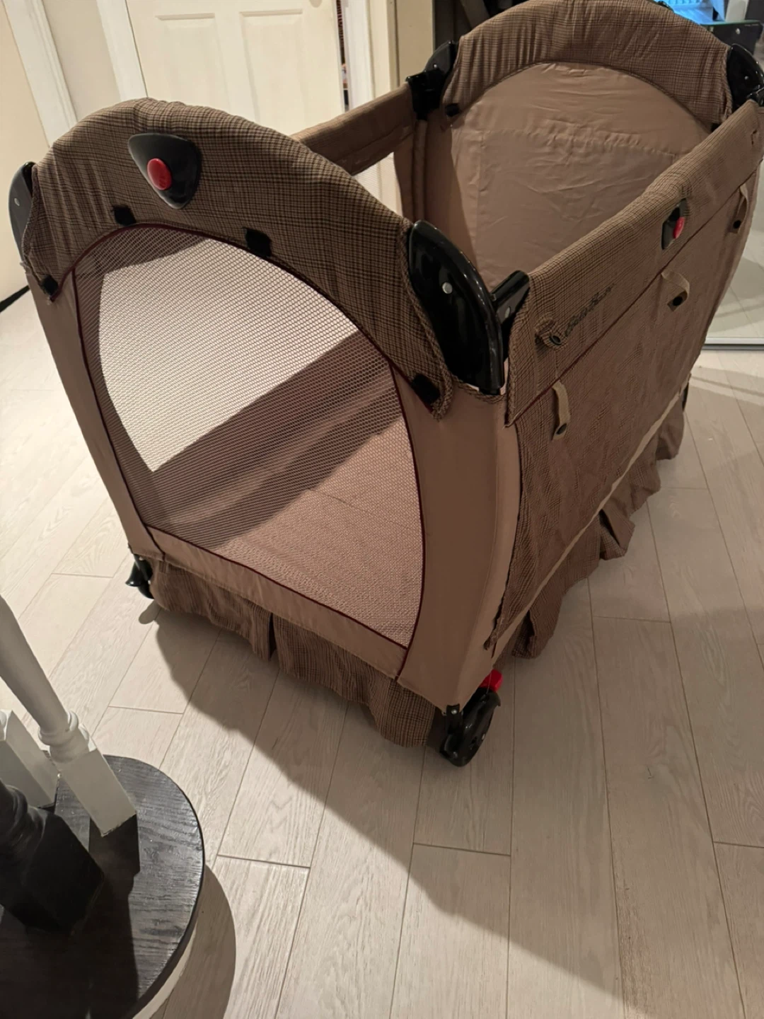 Eddie Bauer playpen - photo 3