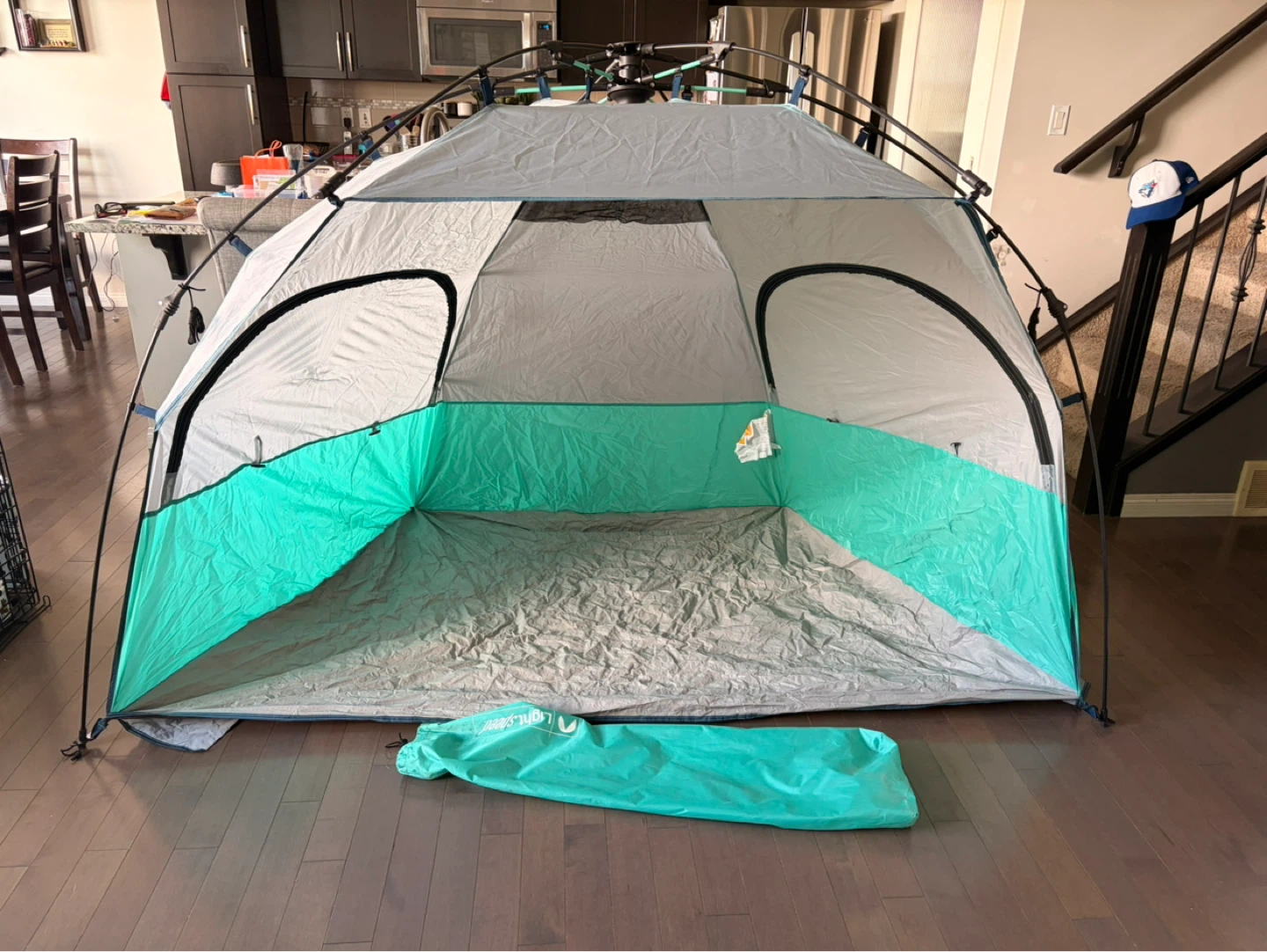 Lightspeed pop up beach tent/shelter