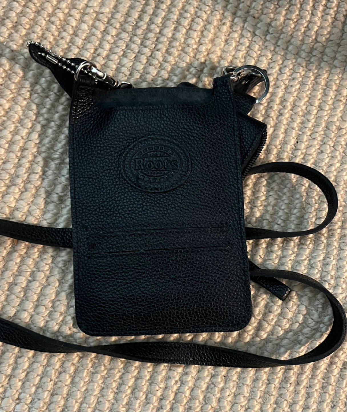 Roots Black Leather Crossbody Phone Bag with Detachable Pouch - photo 2