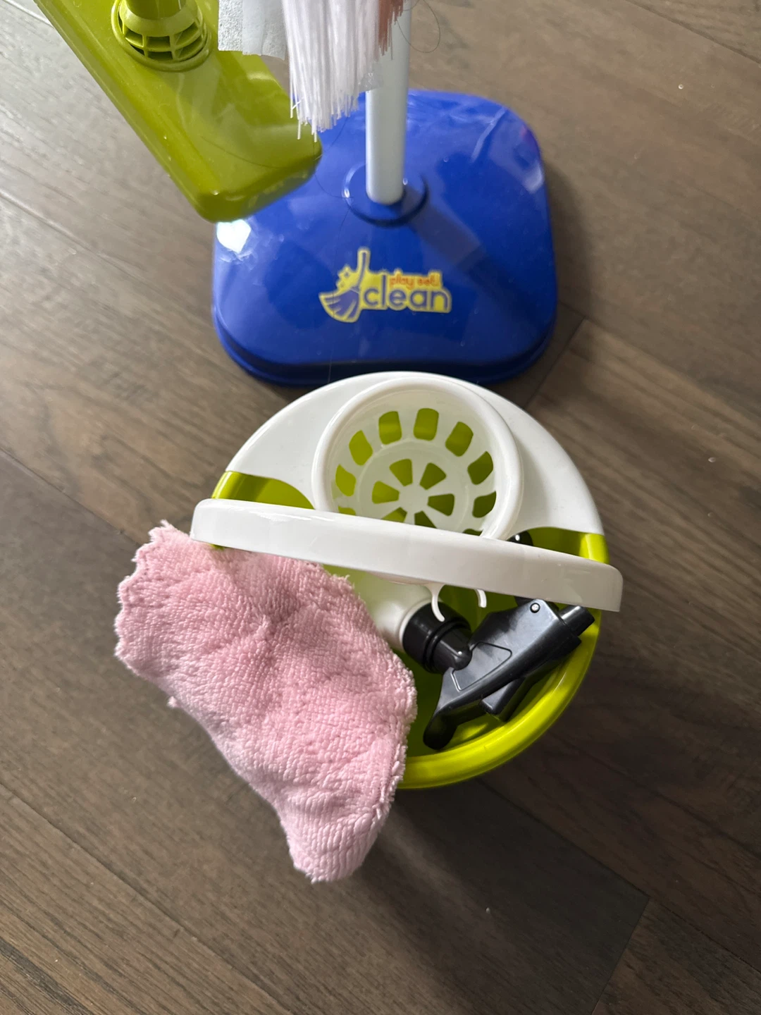 Kid's Cleaning Toy Set with Toy Vacuum - photo 2