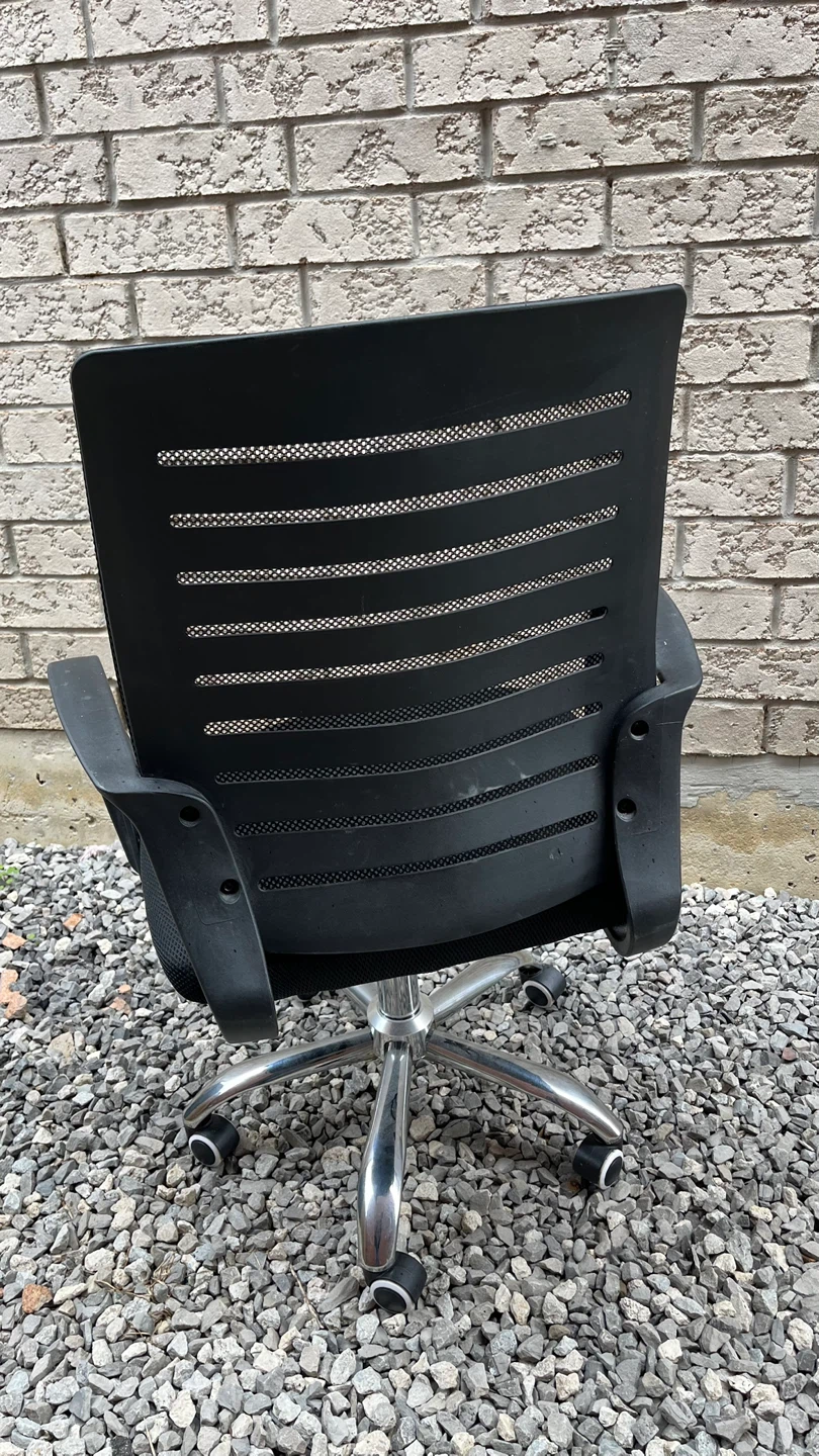 Black Mesh Office Chair - photo 2