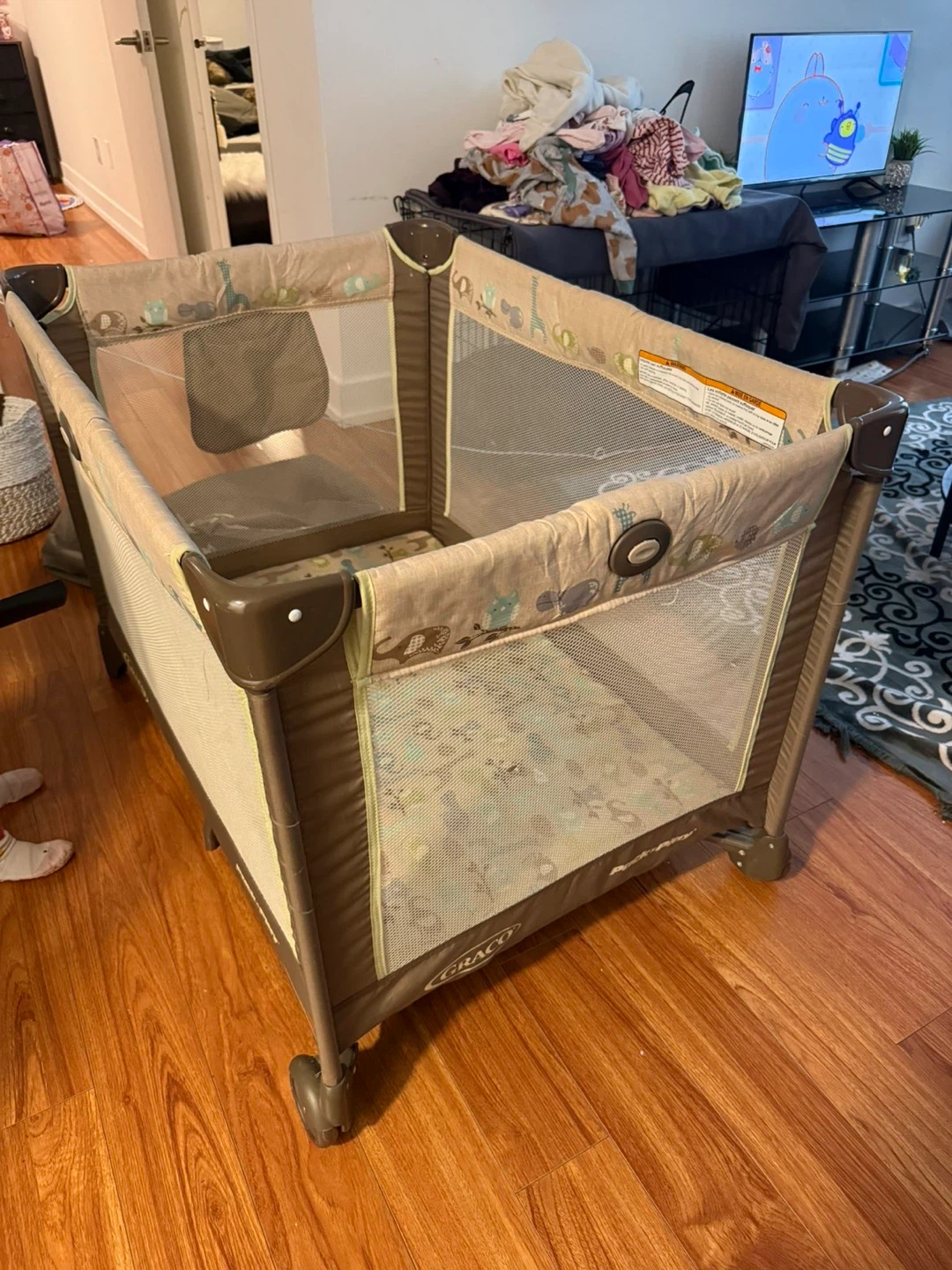Graco Pack 'n Play Portable Play pen - photo 4