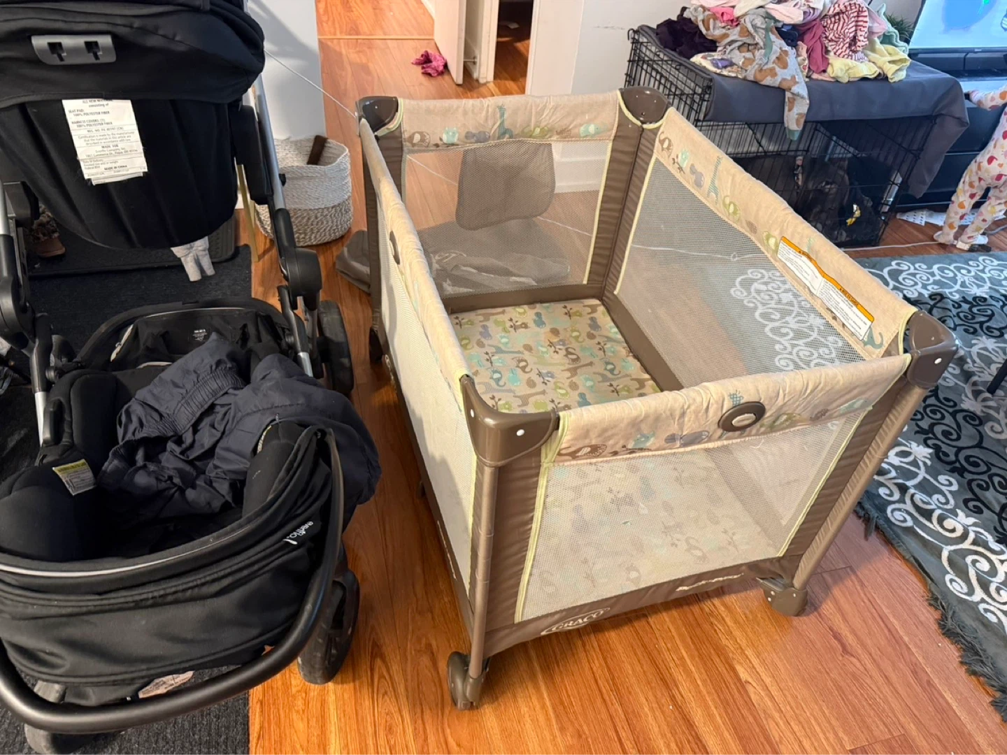 Graco Pack 'n Play Portable Play pen - photo 3