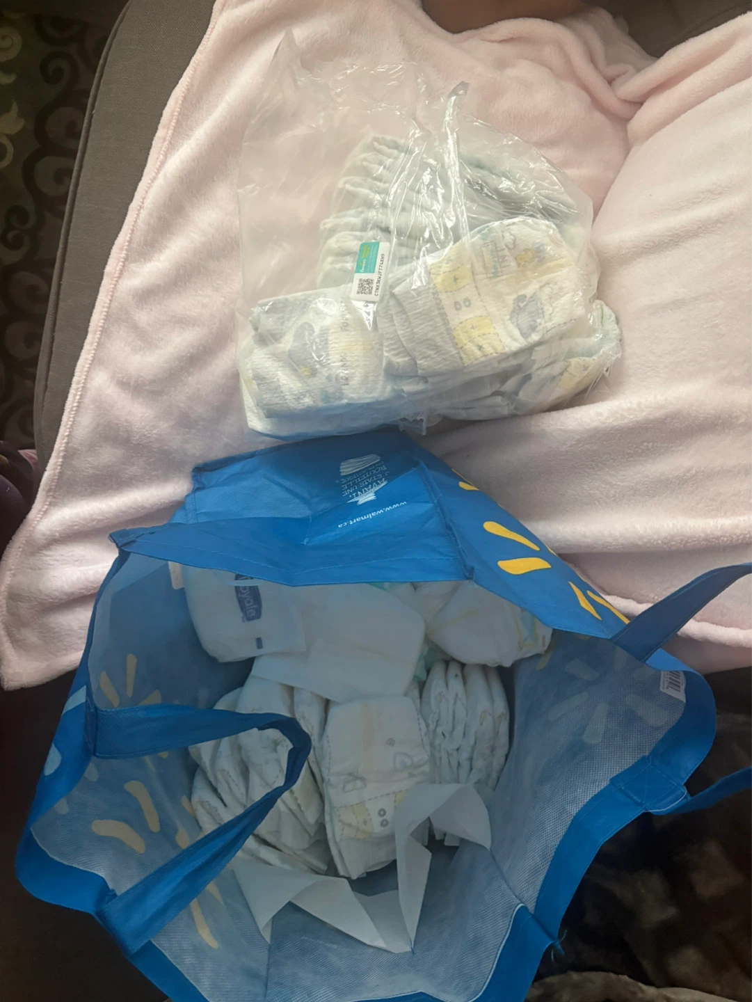 Newborn diapers (150 count)