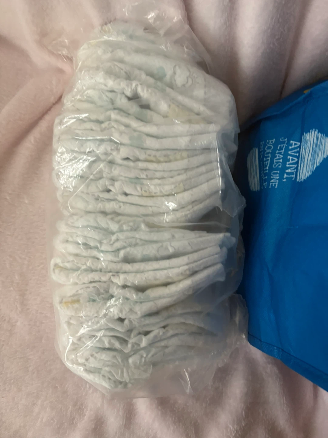 Newborn diapers (150 count) - photo 5