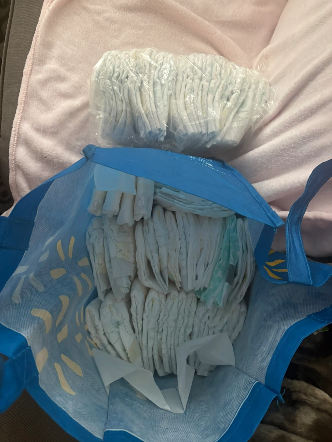 Newborn diapers (150 count) - photo 3