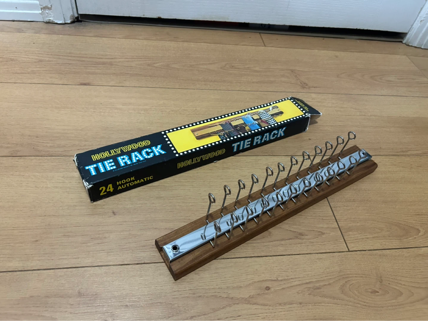 Vintage - Hollywood Tie Rack - new in package