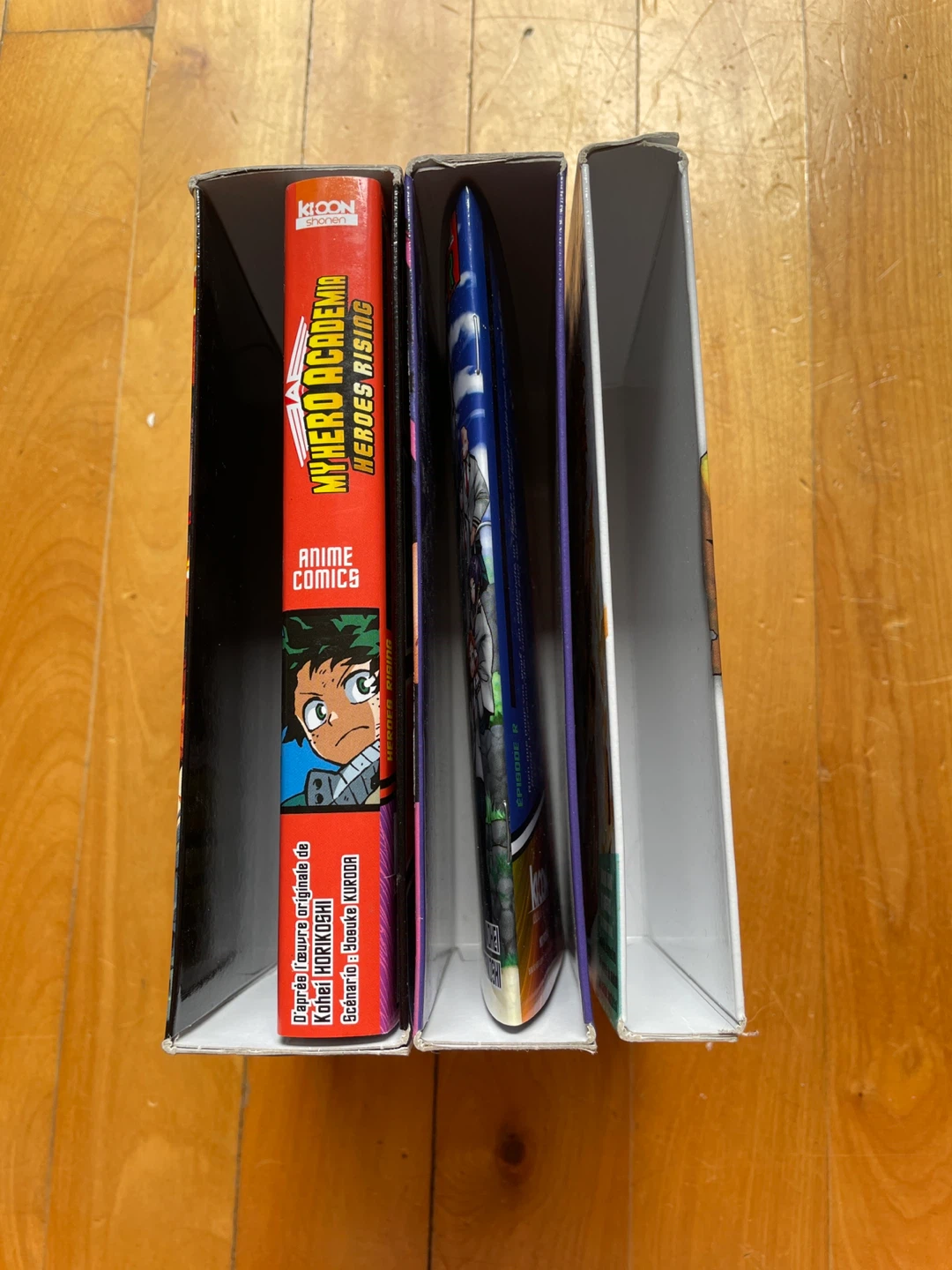 Trois boîtes collector plus un anime comics de My Hero Academia - photo 2
