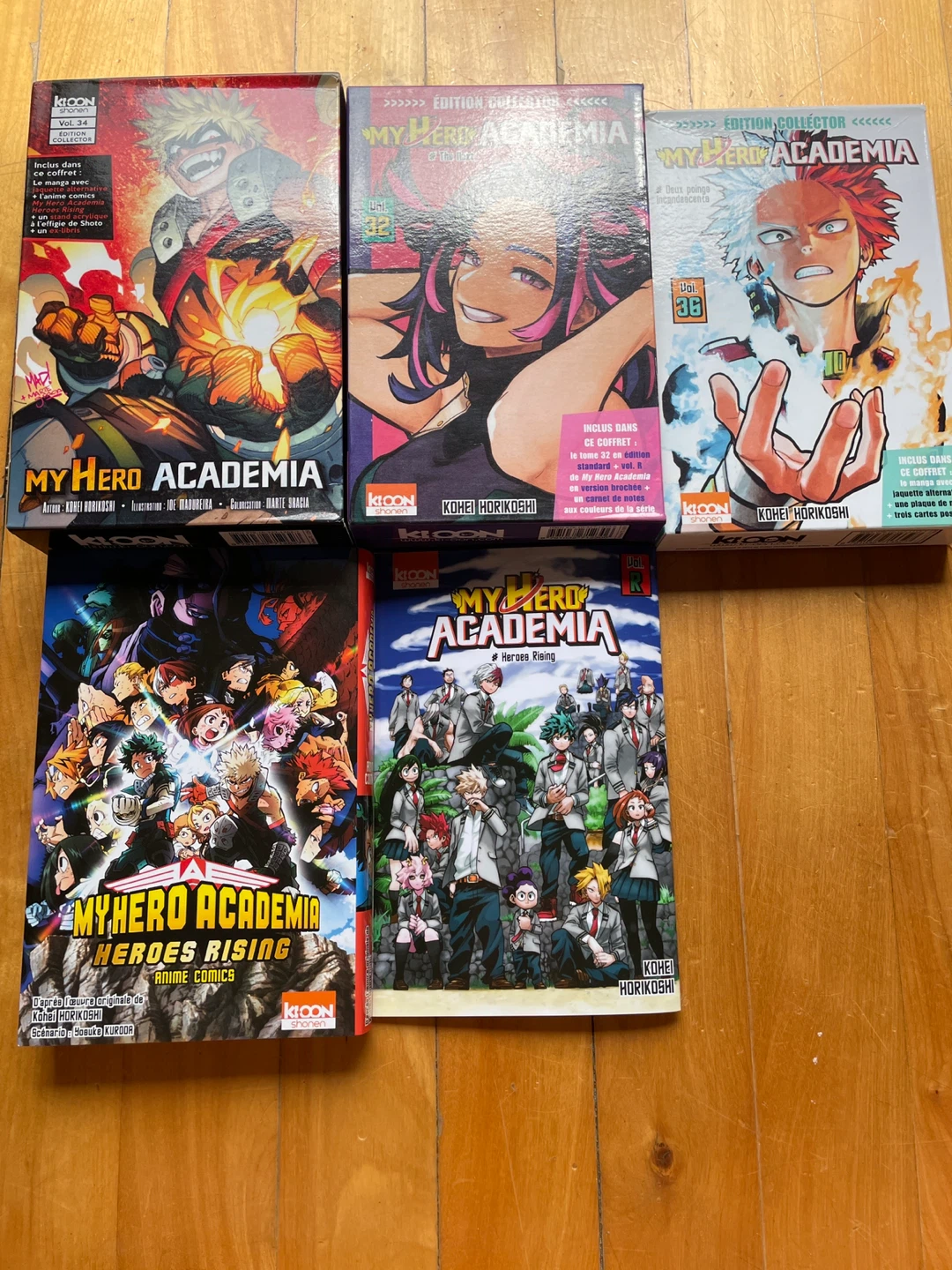 Trois boîtes collector plus un anime comics de My Hero Academia - photo 3