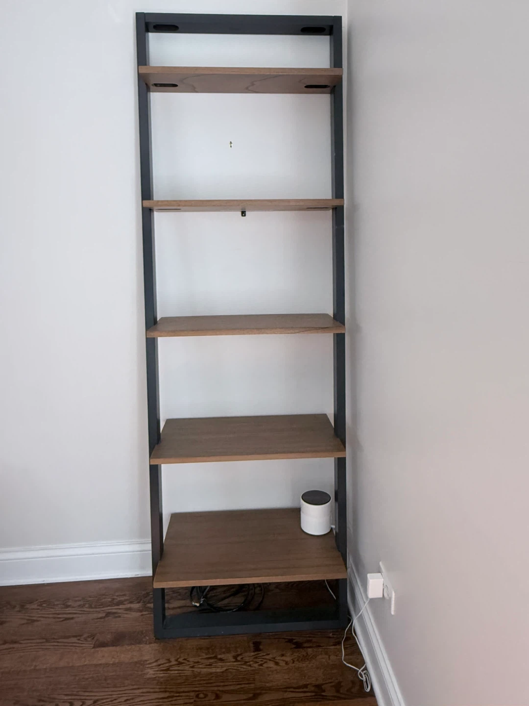 ladder bookshelf / leaning shelf - photo 2