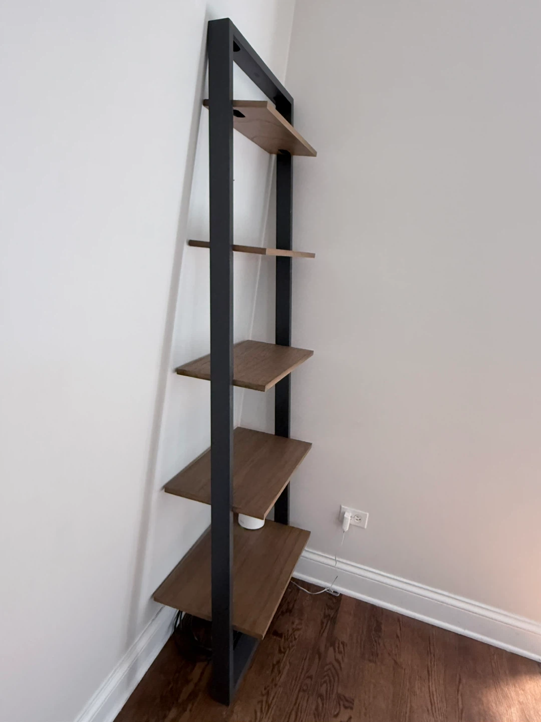 ladder bookshelf / leaning shelf - photo 3
