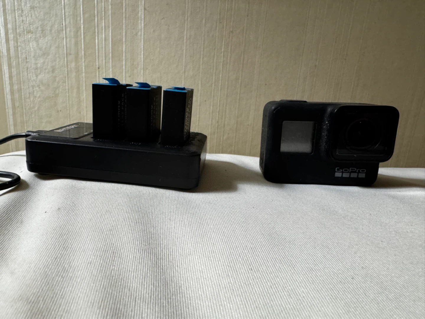 Go pro hero black 7 with 3 batteries and charger - photo 4