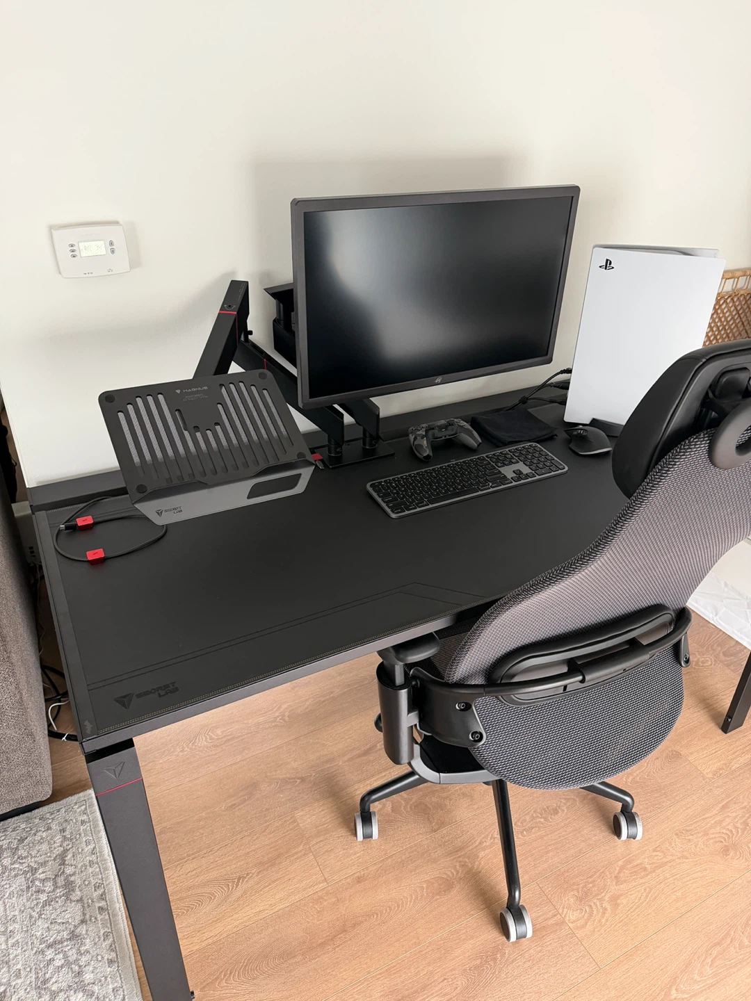 Secretlab Magnus Desk Bundle with Accessories
