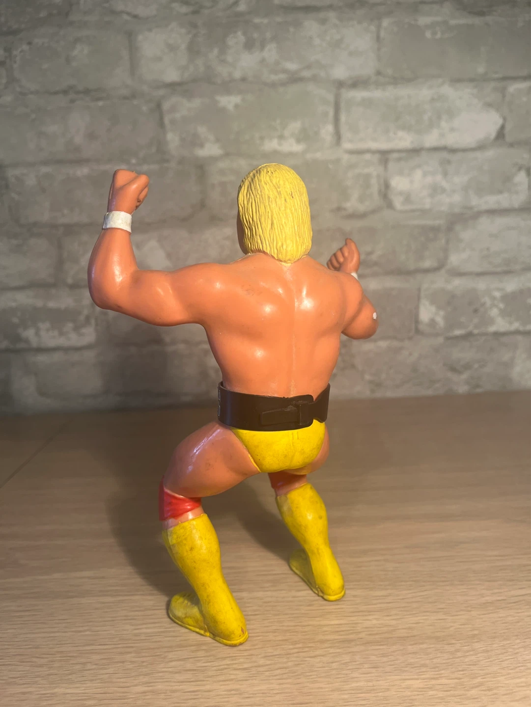 1984 Hulk Hogan Wrestling Figure with **REMOVABLE BELT - photo 2