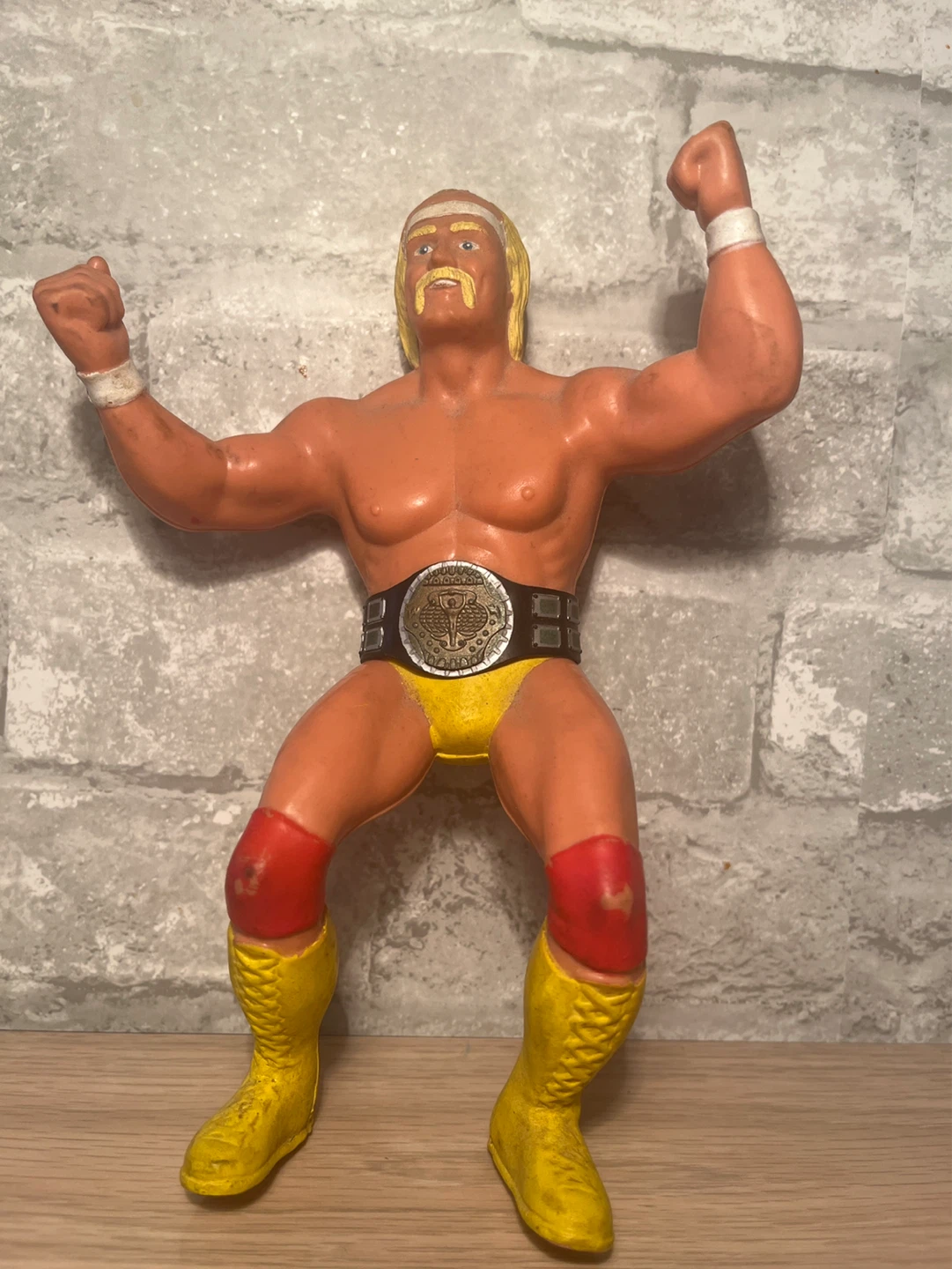 1984 Hulk Hogan Wrestling Figure with **REMOVABLE BELT - photo 4
