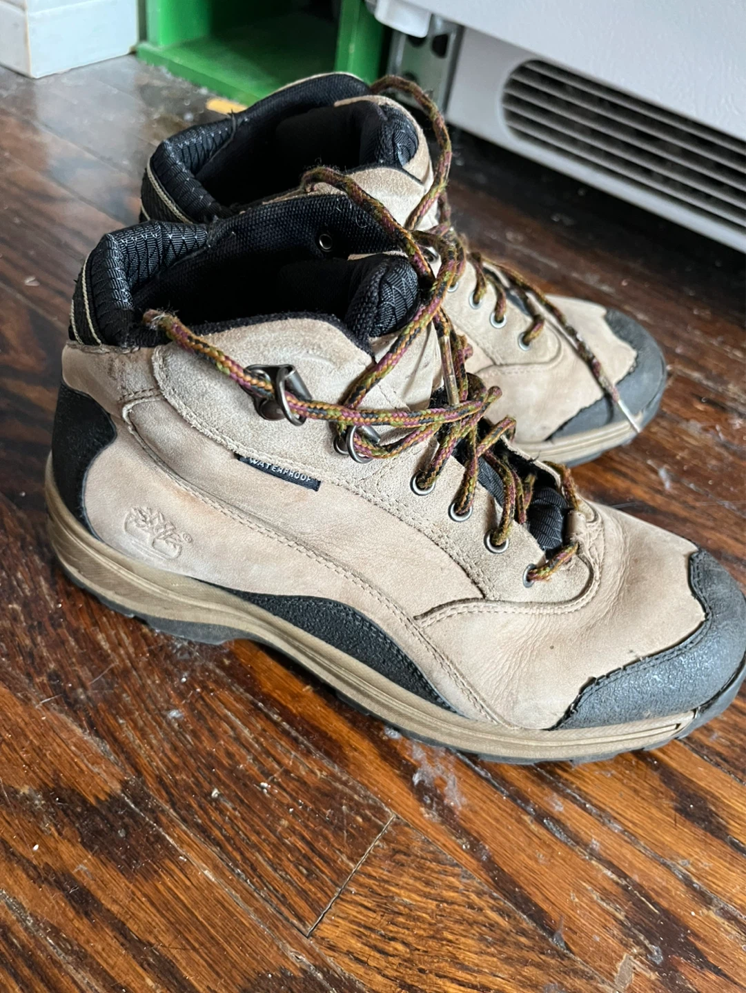 Timberland Waterproof Hiking Boots - Size 5M - photo 2