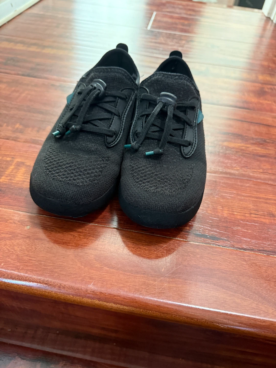 Vessi Black Waterproof Shoes kids Size 2 - photo 2