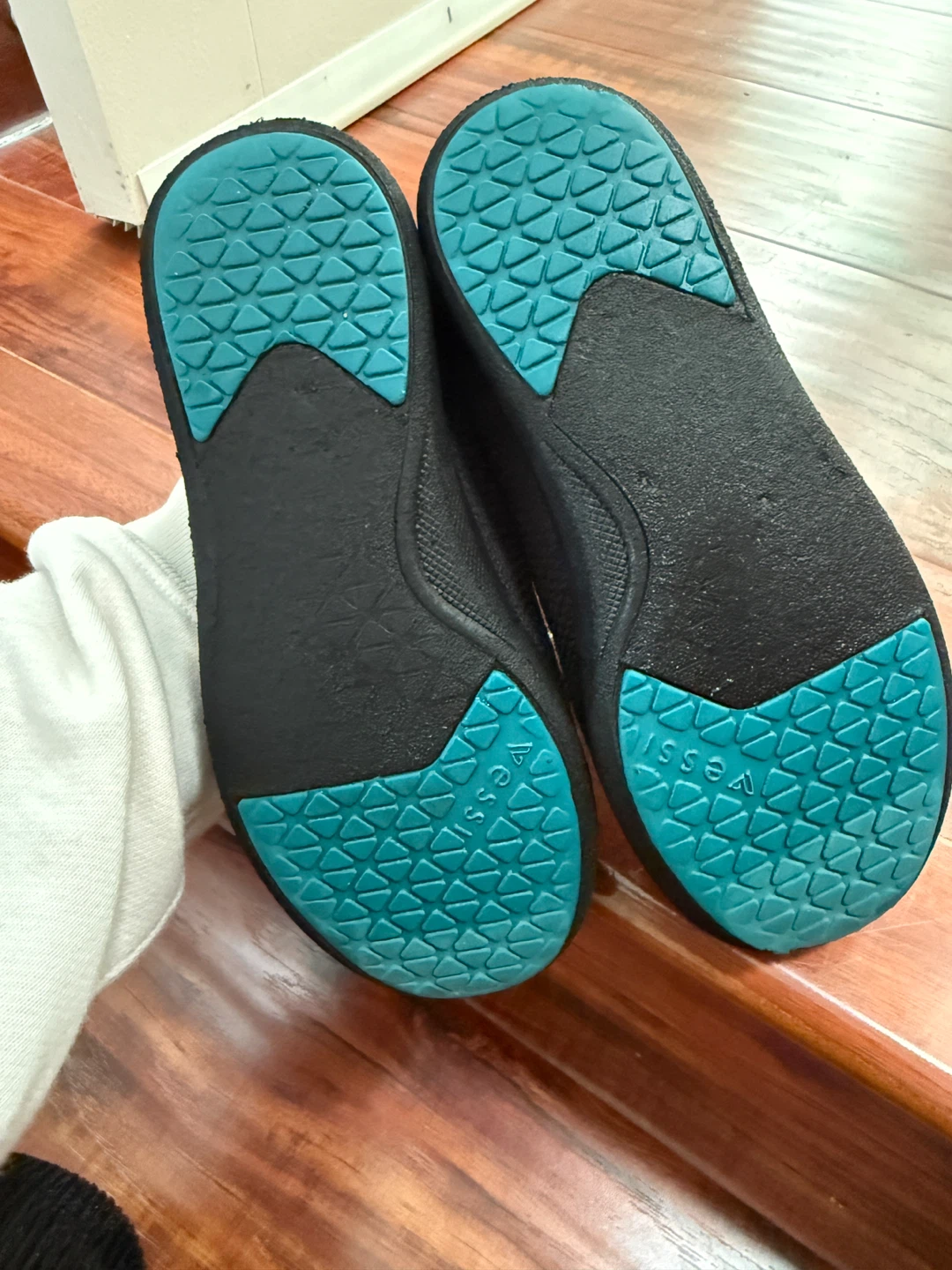 Vessi Black Waterproof Shoes kids Size 2 - photo 3