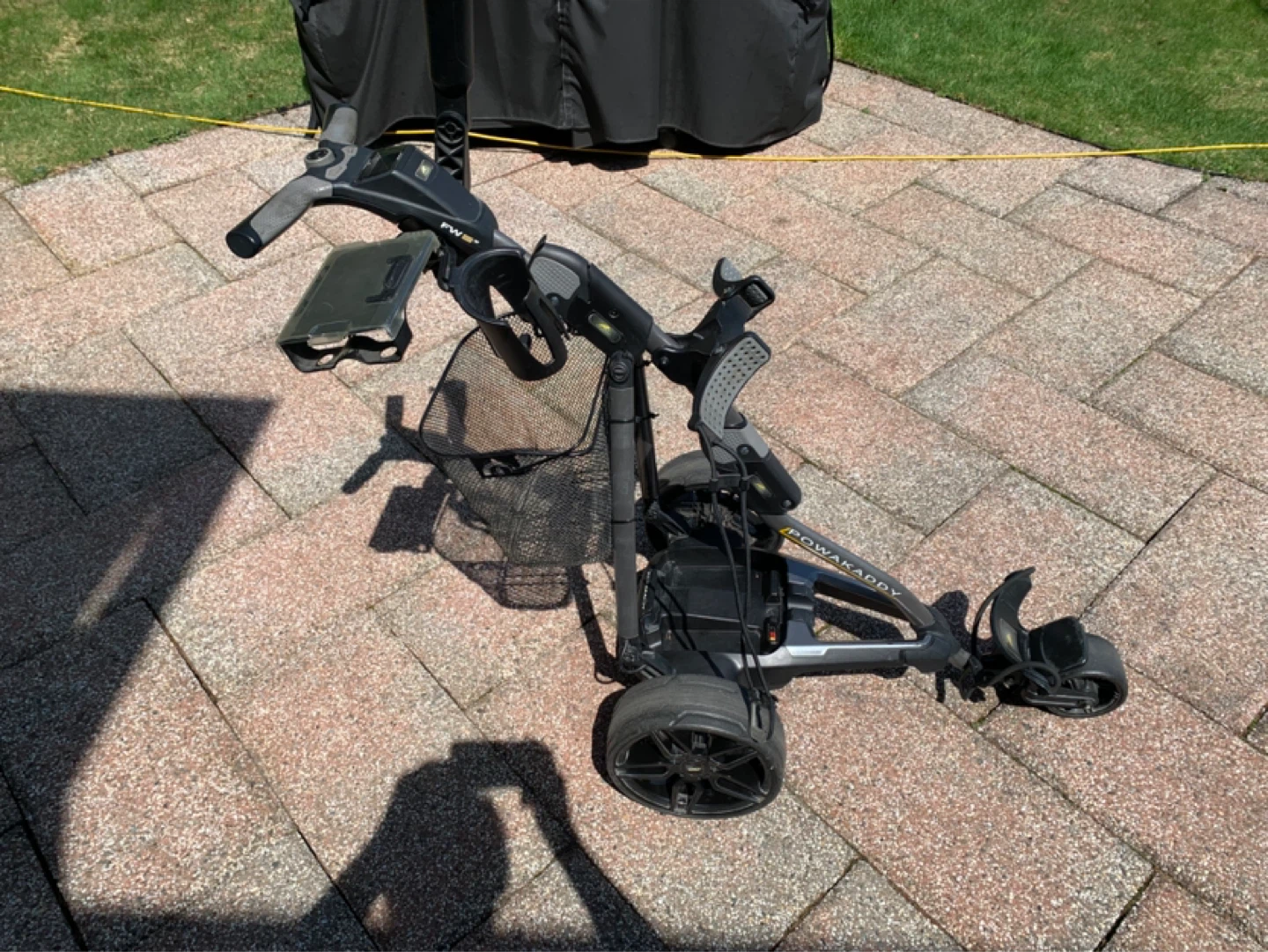 Chariot de golf électrique Powakaddy FW3