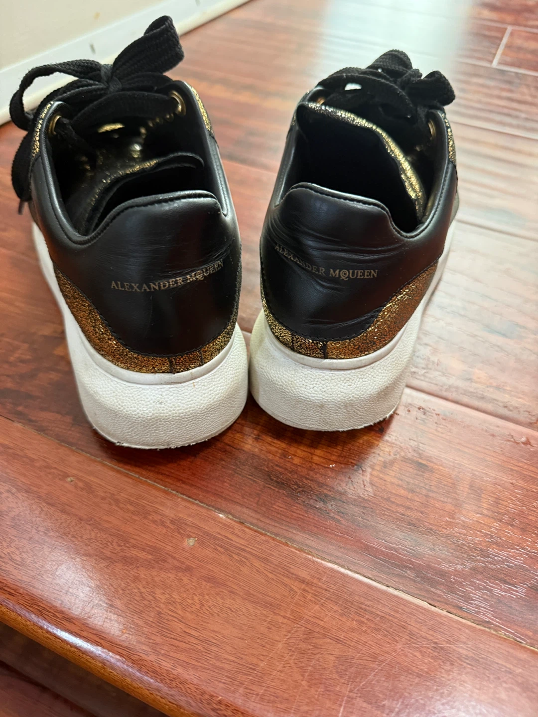 Authentic Alexander McQueen Women's Sneakers Size 35.5 - photo 3