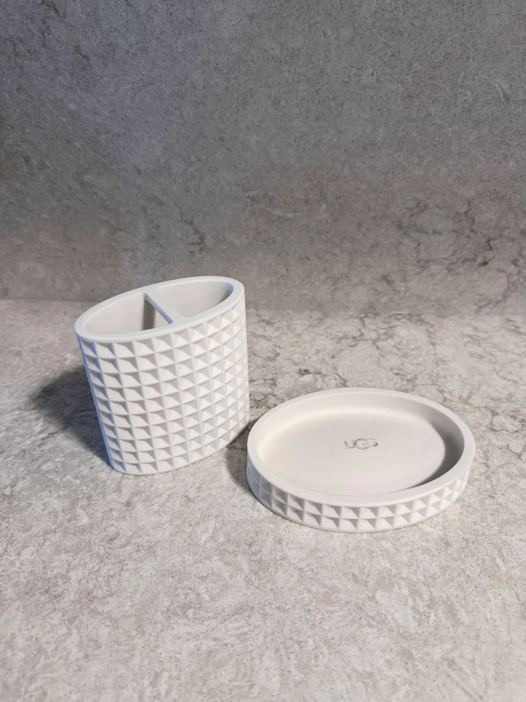 UGG Ceramic Bathroom Set - Toothbrush Holder & Soap Dish