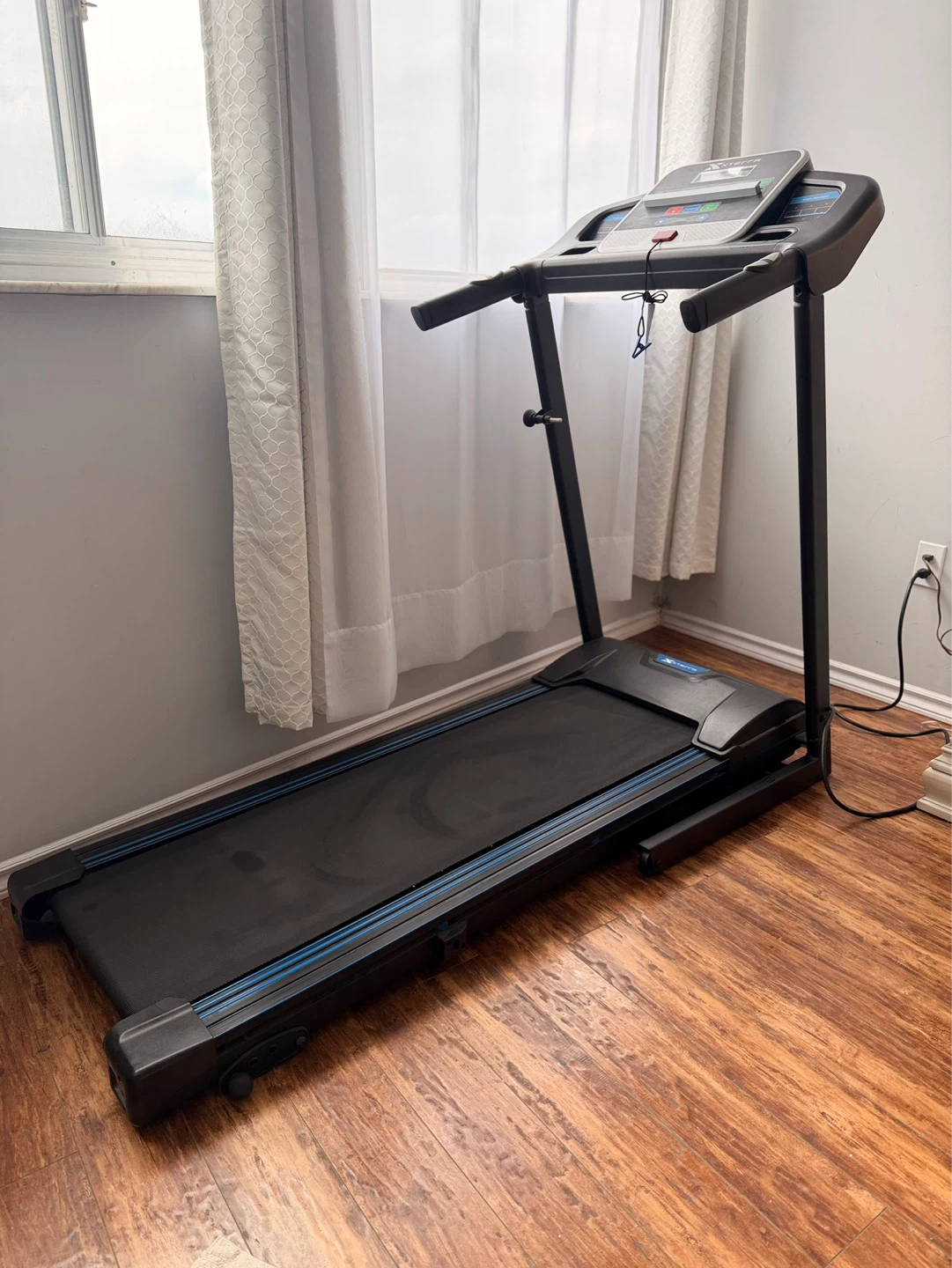 XTERRA TR150 Folding Treadmill – Like New / Hardly Used - photo 3