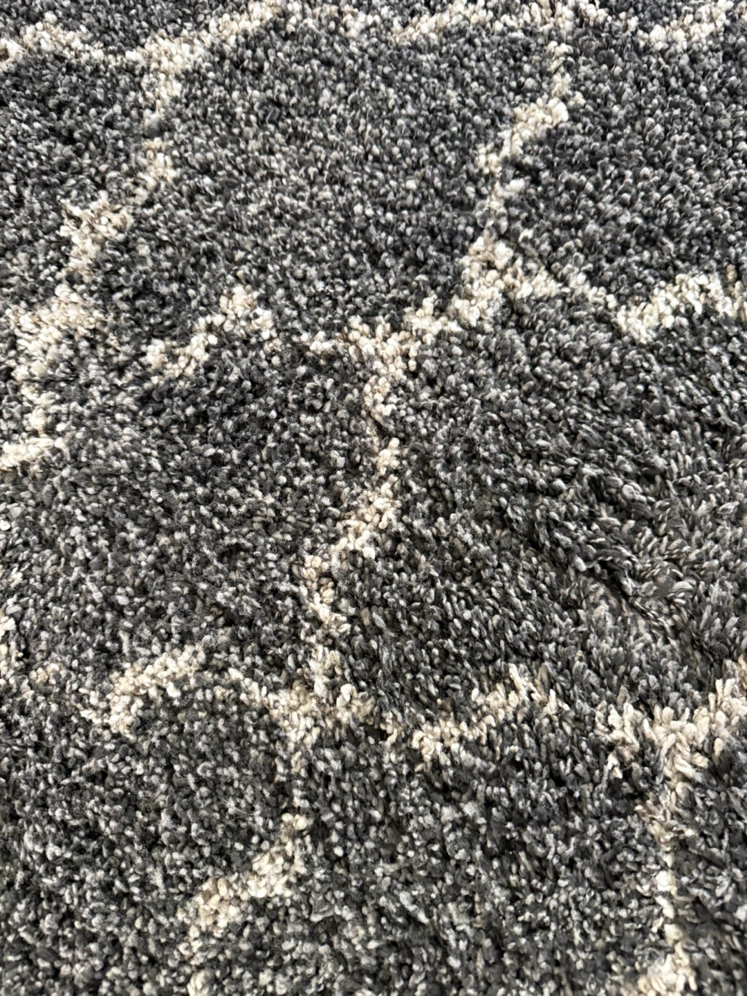 Gray shag rug with white geometric pattern - photo 2