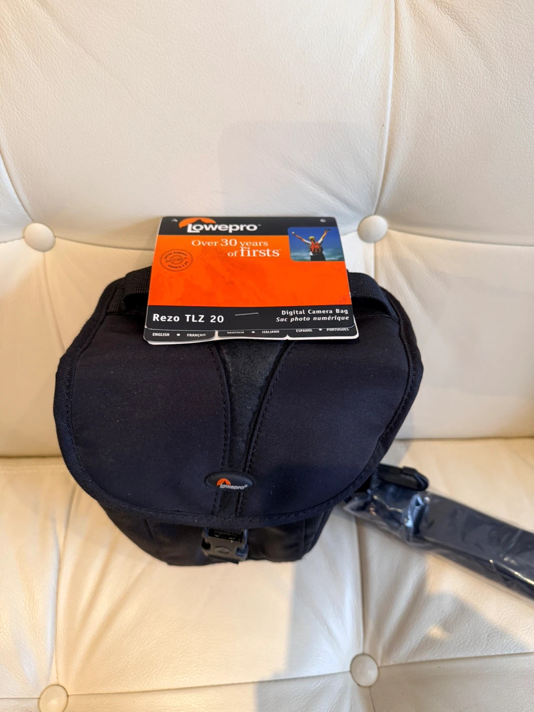 Lowepro Rezo TLZ 20 Digital Camera Bag - photo 2