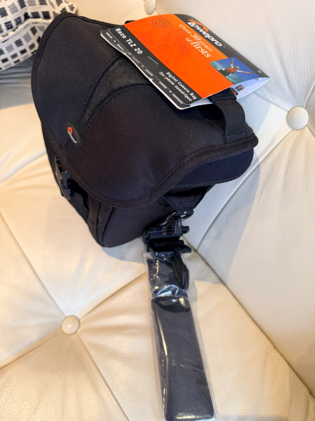 Lowepro Rezo TLZ 20 Digital Camera Bag - photo 3