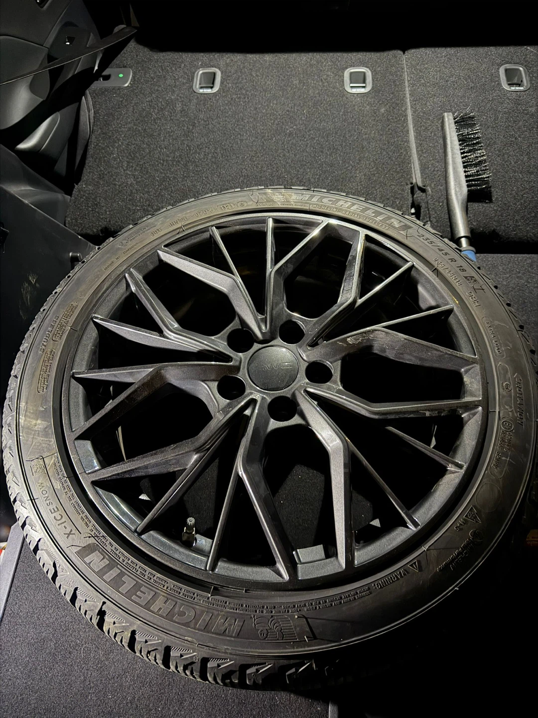 Michelin X-Ice Snow Tire 235/45R18