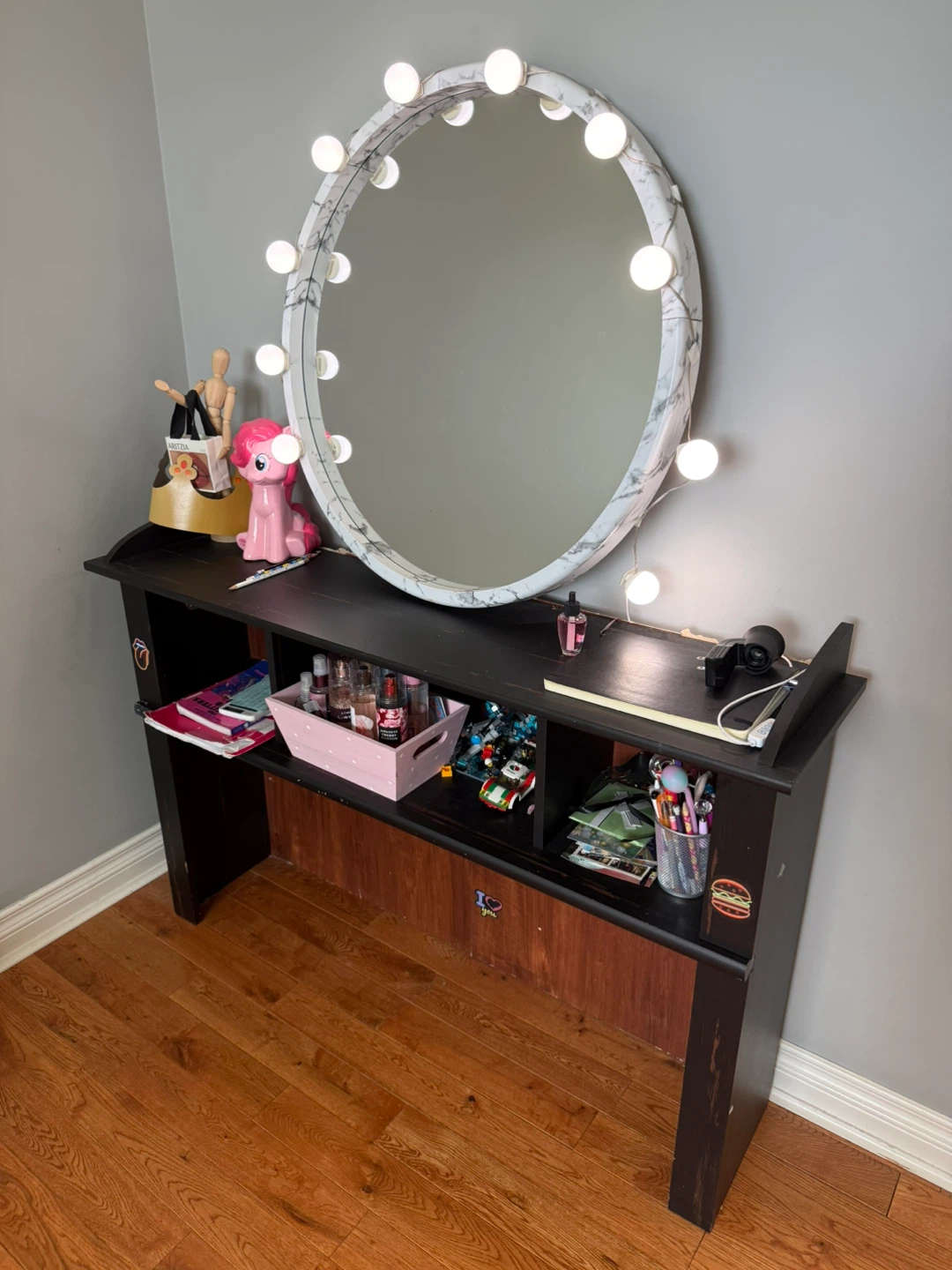 Vanity Desk with Lighted Mirror