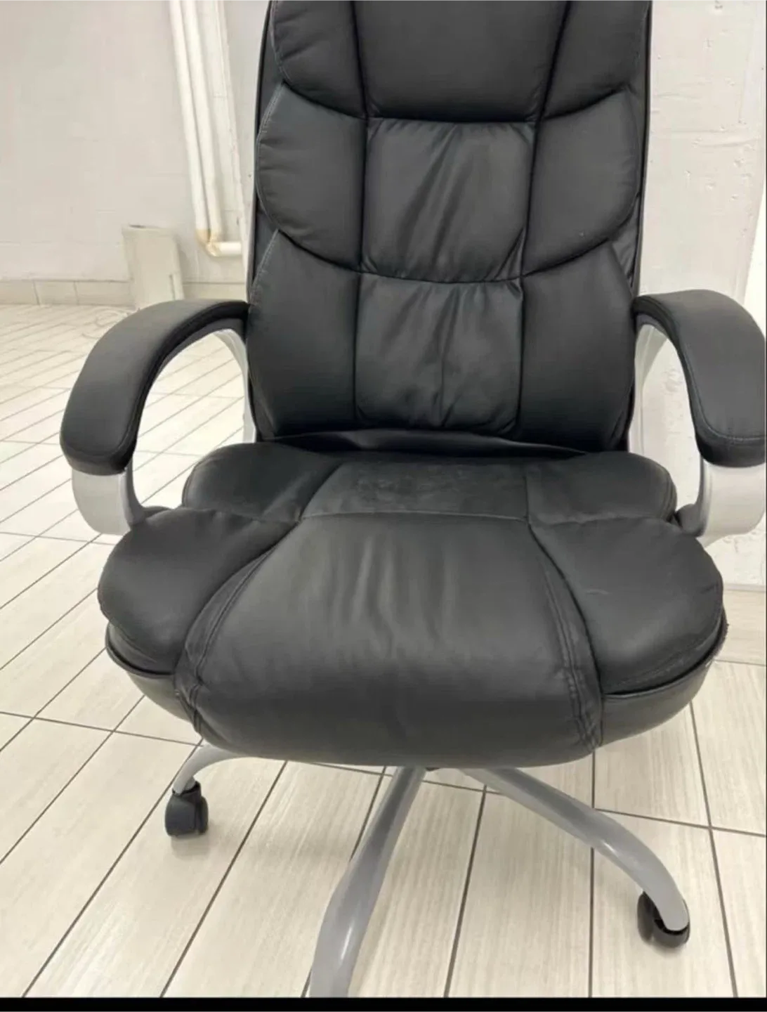 Like new Black Big & Tall Office Chair with Rocking Function - photo 2