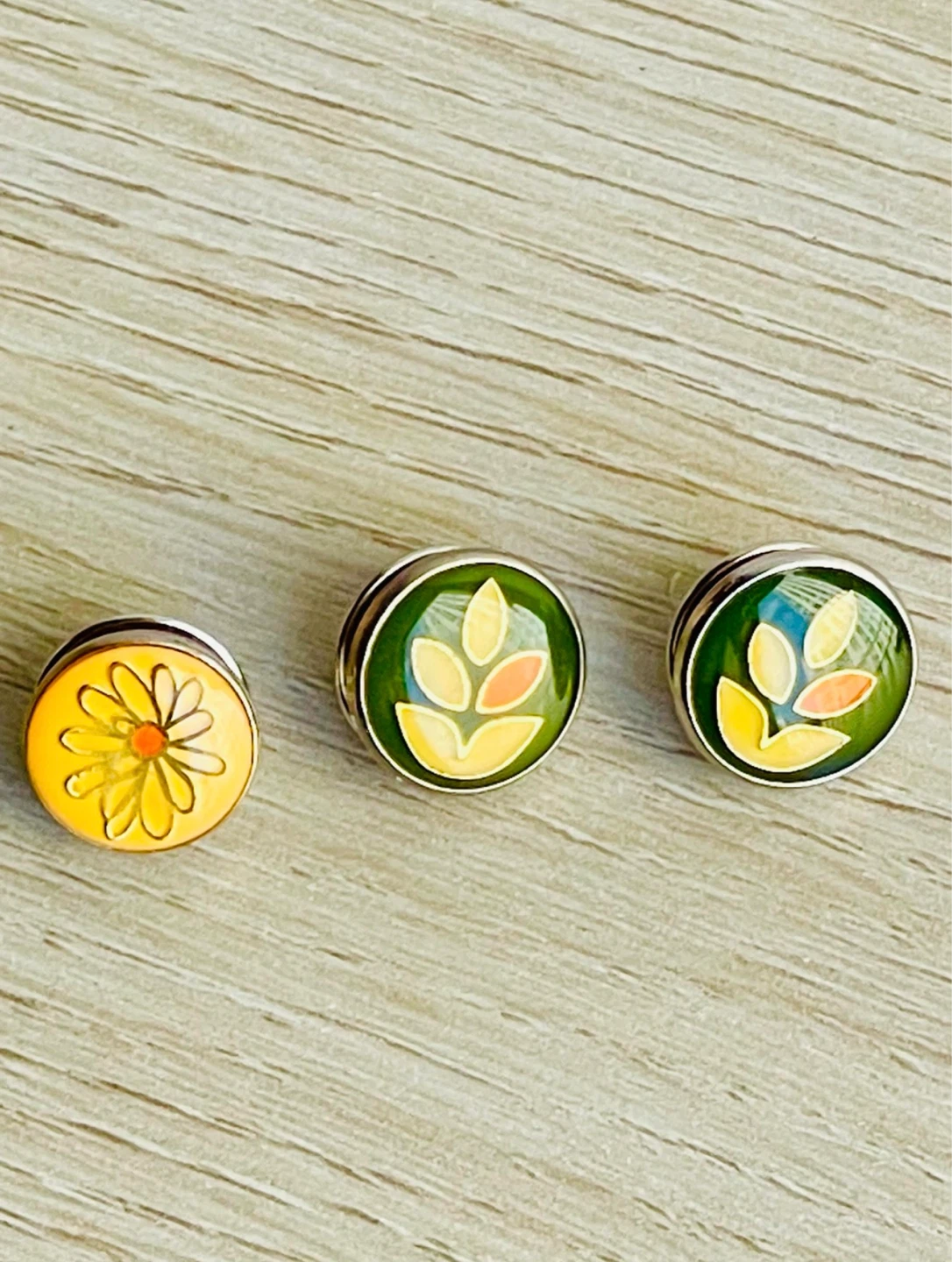 Set of 3 Vintage pins - Flower & Leaf Designs
