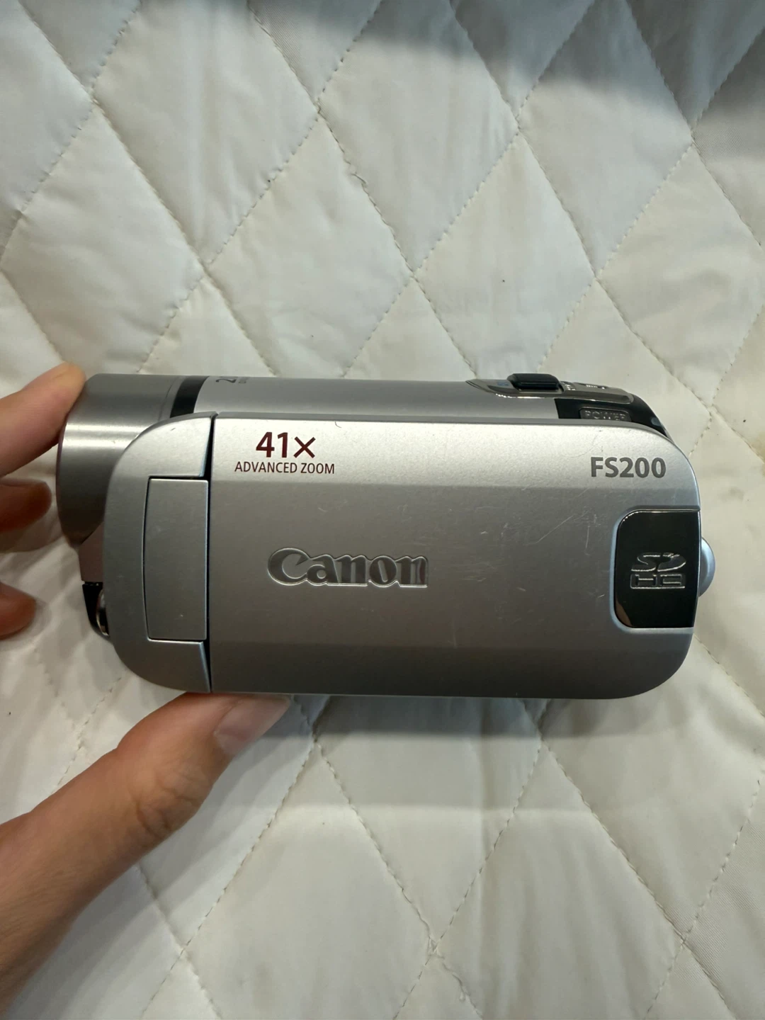 Canon FS200 Camcorder no batter and charger