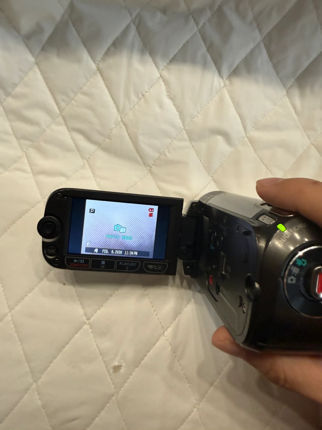 Canon FS200 Camcorder no batter and charger - photo 2