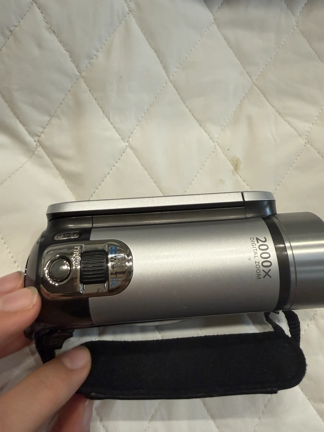 Canon FS200 Camcorder no batter and charger - photo 5