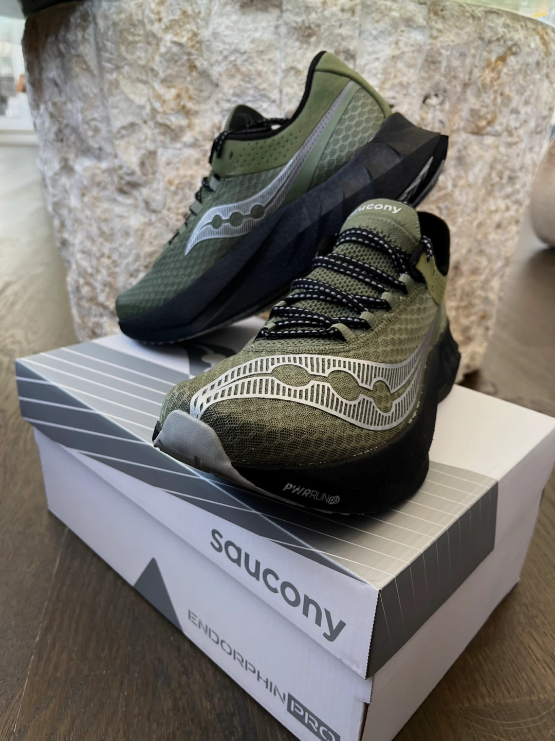 New Saucony Endorphin Pro 4 - Olive Green US 9